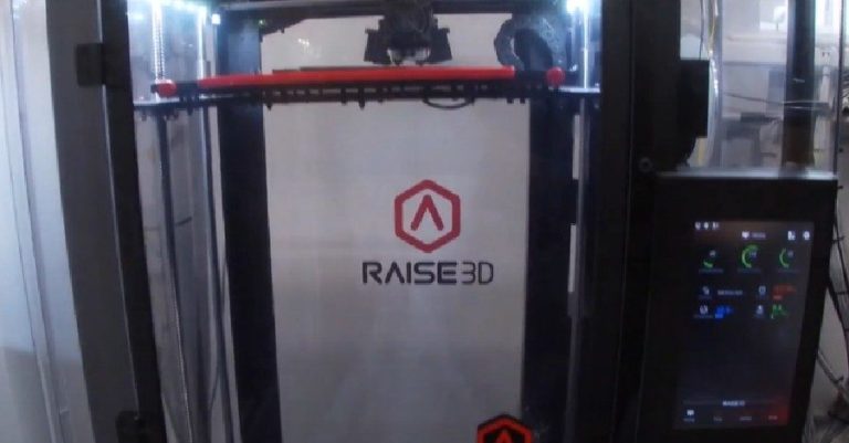 Comment Team Dynamics imprime les pièces des voitures BTCC avec Raise3D Pro2 Plus